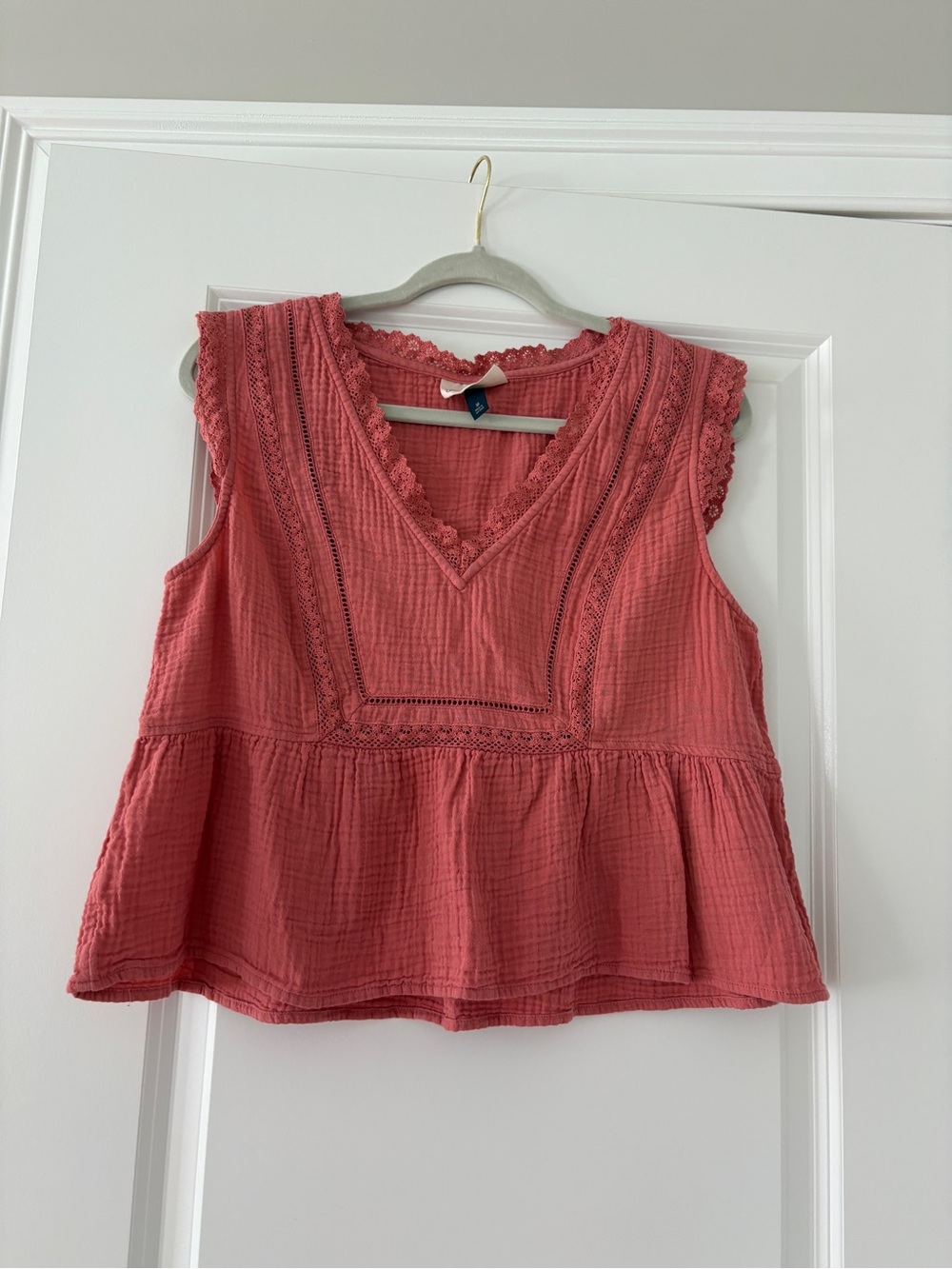 Universal Thread Coral Crochet-Trim V-Neck Peplum Tank